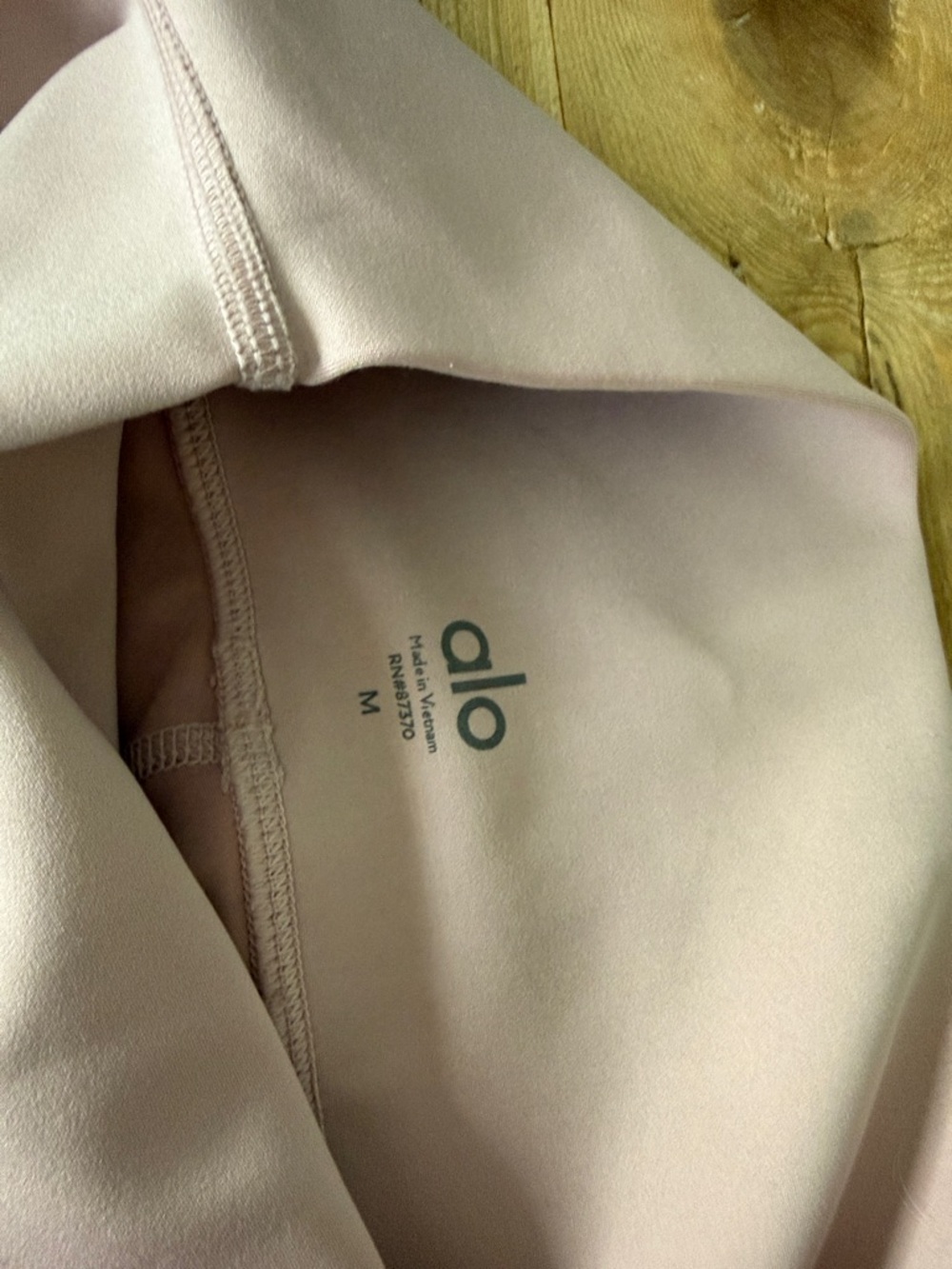 Alo -ladies  medium High-Waist Leggings - Light Pink - Picture 2 of 3